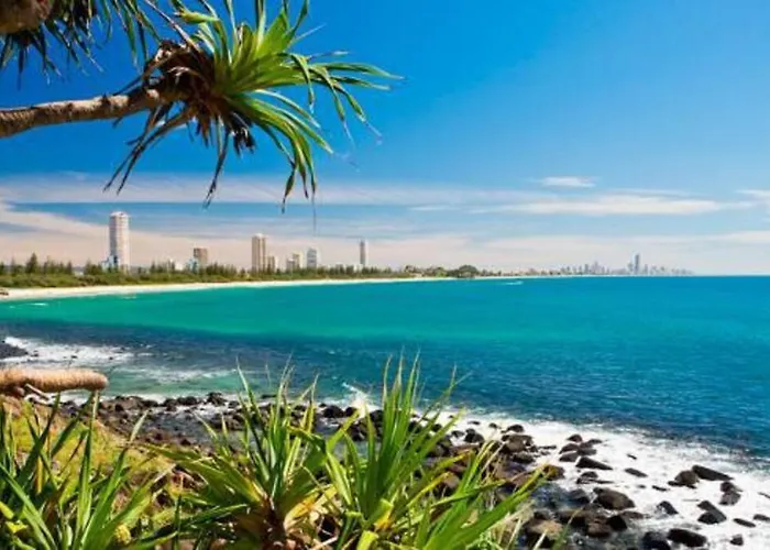 Cheerful 3-Bedroom In The Heart Of Burleigh Heads