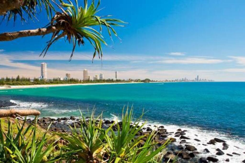 Cheerful 3-bedroom In The Heart Of Burleigh Heads Gold Coast