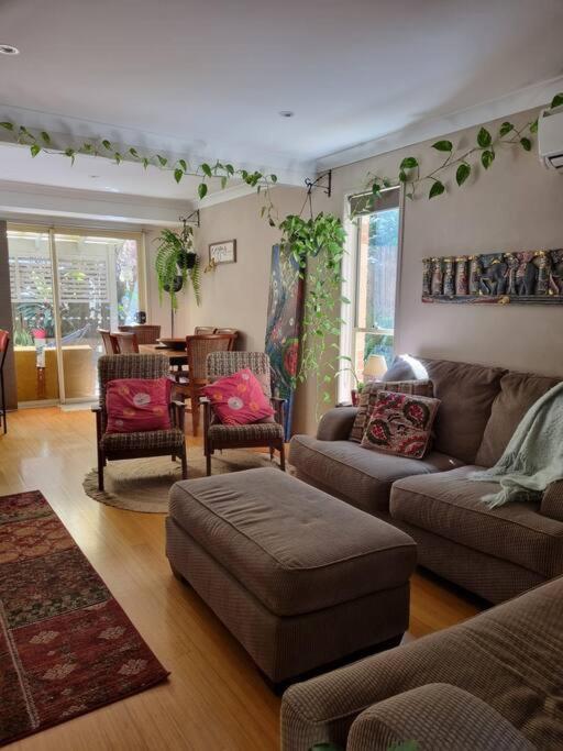 Cheerful 3-bedroom In The Heart Of Burleigh Heads * Gold Coast
