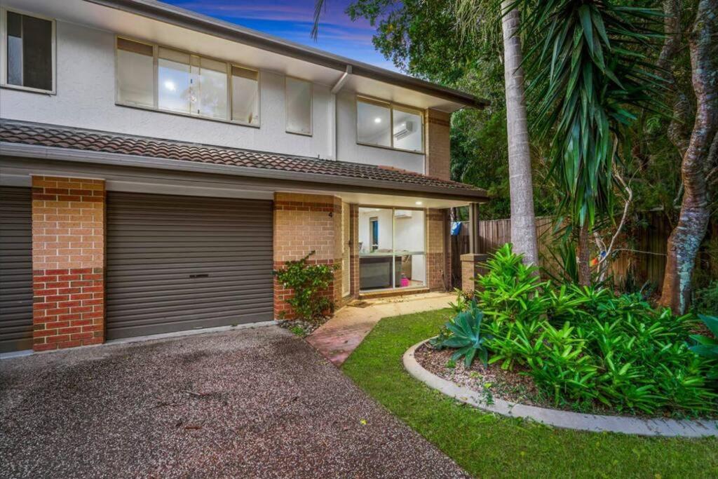 Apartment Cheerful 3-bedroom In The Heart Of Burleigh Heads