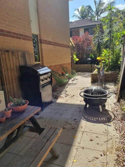 Cheerful 3-bedroom In The Heart Of Burleigh Heads Apartment *
