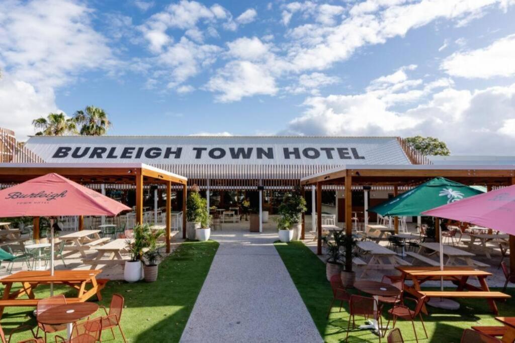 Cheerful 3-bedroom In The Heart Of Burleigh Heads
