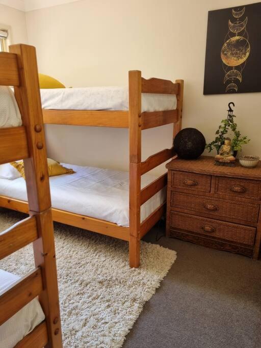 Apartment Cheerful 3-bedroom In The Heart Of Burleigh Heads *